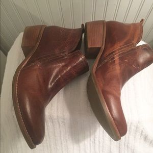 NWOT Matisse genuine leather ankle boots